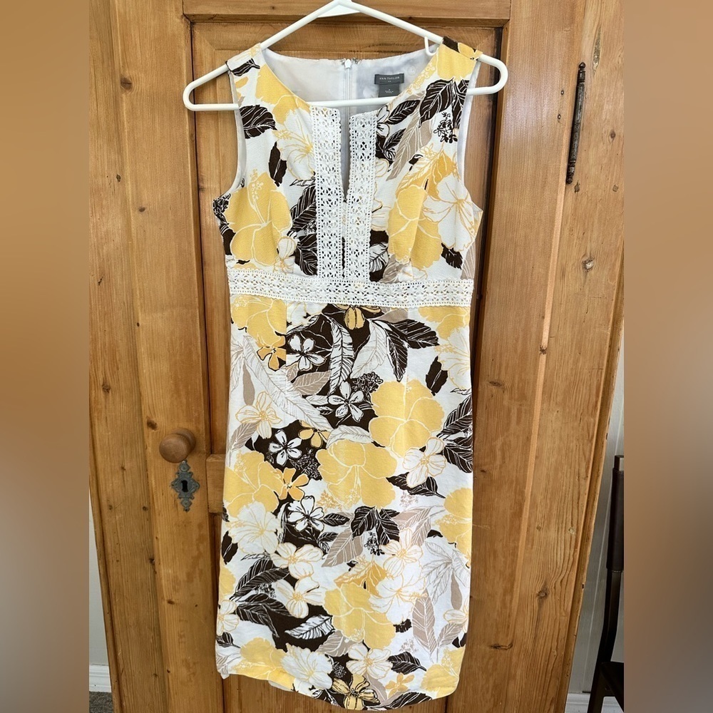Anne Taylor Women’s Sleeveless Floral Dress Size 2